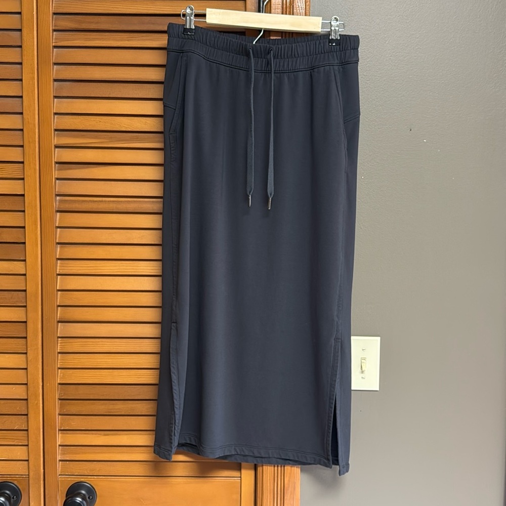 Lululemon midi skirt